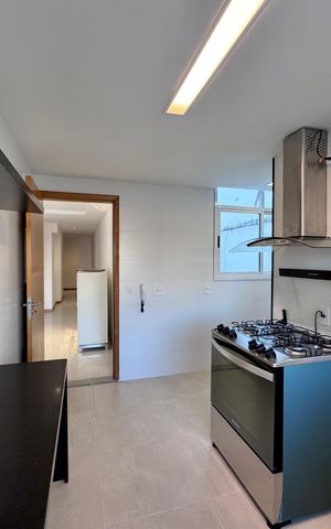 Apartamento à venda com 306m², 3 quartos e 3 vagas Apartamento à venda com 306m², 3 quartos e 3 vagasCozinha e Área de Serviço