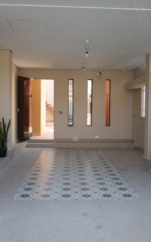 Casa à venda com 190m², 3 quartos e 2 vagasFachada