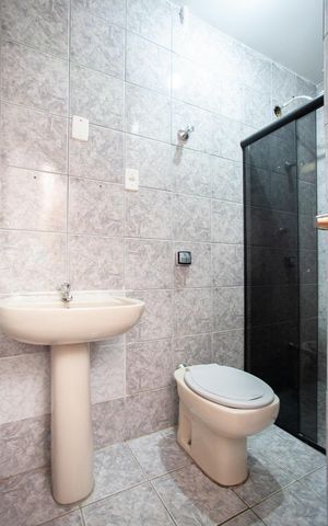 Casa à venda com 457m², 6 quartos e 4 vagas Casa à venda com 457m², 6 quartos e 4 vagasBanheiro de Serviço