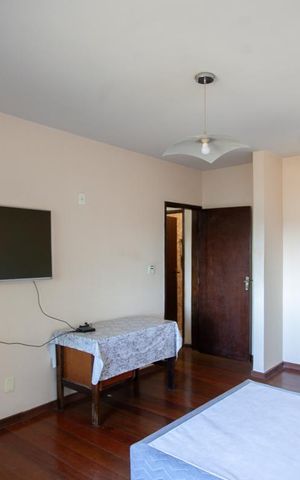 Casa à venda com 457m², 6 quartos e 4 vagas Casa à venda com 457m², 6 quartos e 4 vagasQuarto 3