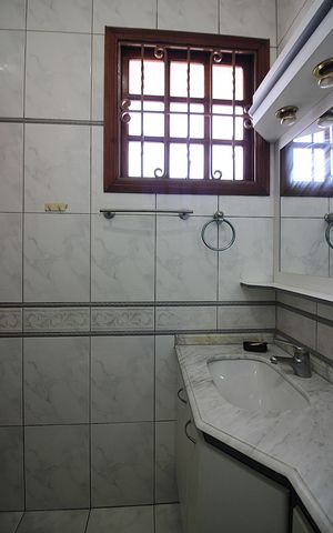 Casa à venda com 146m², 3 quartos e 2 vagasBanheiro da Suíte