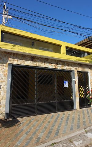 Casa à venda com 146m², 3 quartos e 2 vagasFachada e placa