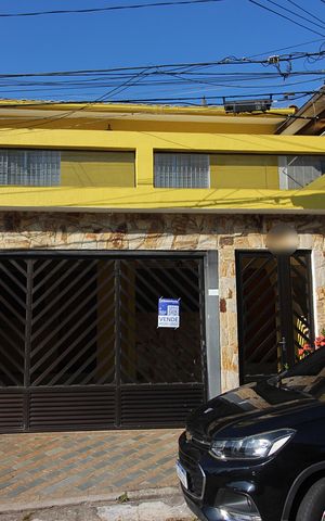 Casa à venda com 146m², 3 quartos e 2 vagasFachada e placa