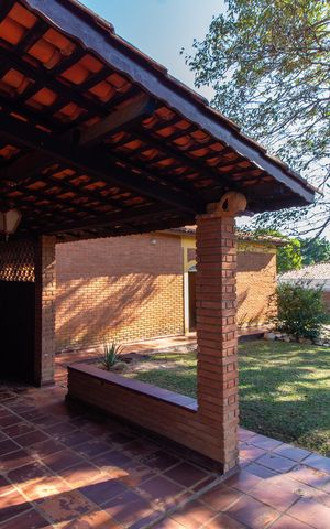 Casa de condomínio à venda com 348m², 2 quartos e 10 vagas Casa de condomínio à venda com 348m², 2 quartos e 10 vagasÁrea de Serviço