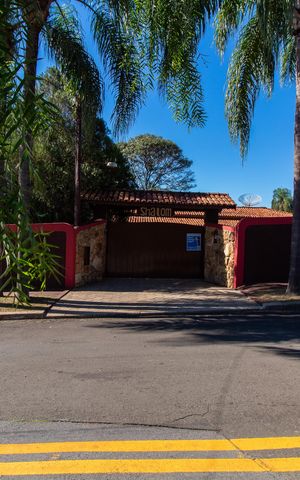 Casa de condomínio à venda com 348m², 2 quartos e 10 vagas Casa de condomínio à venda com 348m², 2 quartos e 10 vagasFachada