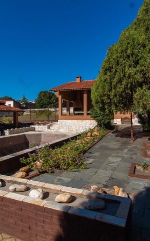Casa de condomínio à venda com 348m², 2 quartos e 10 vagas Casa de condomínio à venda com 348m², 2 quartos e 10 vagasÁrea comum