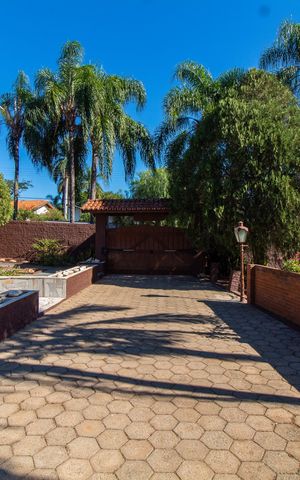 Casa de condomínio à venda com 348m², 2 quartos e 10 vagas Casa de condomínio à venda com 348m², 2 quartos e 10 vagasÁrea comum