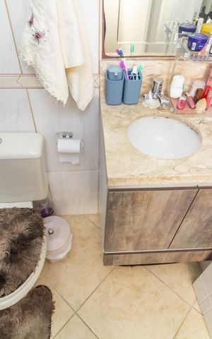 Casa de condomínio à venda com 73m², 2 quartos e 1 vaga Casa de condomínio à venda com 73m², 2 quartos e 1 vagaBanheiro