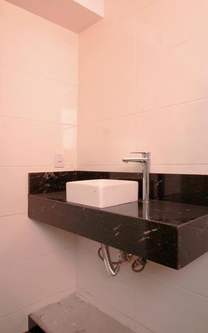 Apartamento à venda com 65m², 2 quartos e 2 vagasBanheiro da Suíte 1