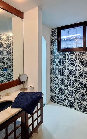 Casa à venda com 550m², 5 quartos e 2 vagas Casa à venda com 550m², 5 quartos e 2 vagasBanheiro 1