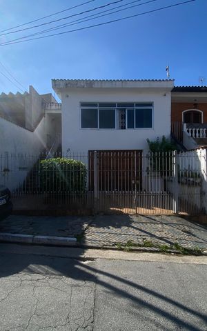 Casa à venda com 366m², 3 quartos e 7 vagas Casa à venda com 366m², 3 quartos e 7 vagasFachada