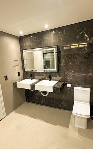 Casa de condomínio à venda com 520m², 6 quartos e 5 vagas Casa de condomínio à venda com 520m², 6 quartos e 5 vagasBanheiro