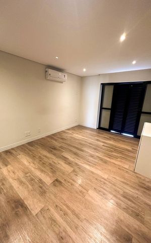 Casa de condomínio à venda com 520m², 6 quartos e 5 vagas Casa de condomínio à venda com 520m², 6 quartos e 5 vagasQuarto