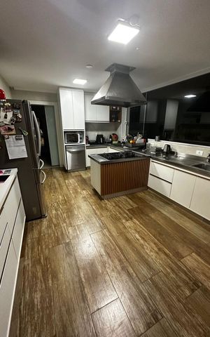 Casa de condomínio à venda com 520m², 6 quartos e 5 vagas Casa de condomínio à venda com 520m², 6 quartos e 5 vagasCozinha
