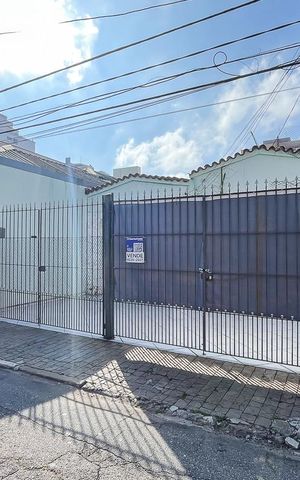 Casa à venda com 102m², 3 quartos e 2 vagasFachada + plaquinha