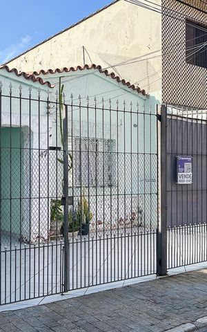 Casa à venda com 102m², 3 quartos e 2 vagasFachada + plaquinha