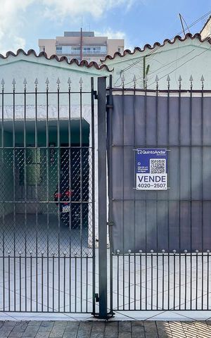 Casa à venda com 102m², 3 quartos e 2 vagasFachada + plaquinha
