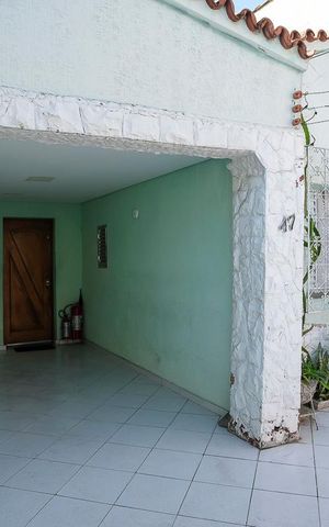 Casa à venda com 102m², 3 quartos e 2 vagasGaragem