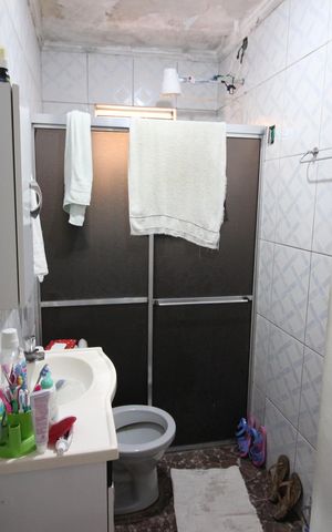 Casa à venda com 294m², 4 quartos e 4 vagasBanheiro 2