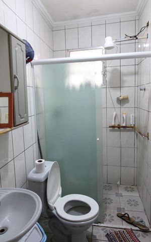 Casa à venda com 294m², 4 quartos e 4 vagasBanheiro 1