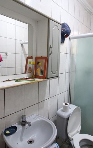 Casa à venda com 294m², 4 quartos e 4 vagasBanheiro 1