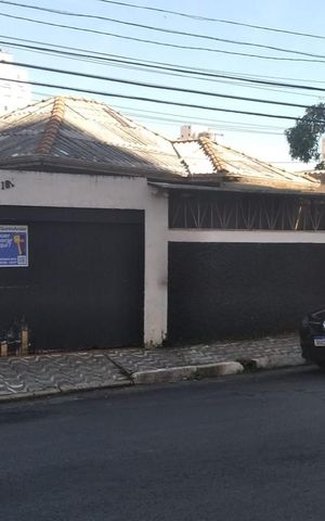 Casa à venda com 280m², 3 quartos e 2 vagas Casa à venda com 280m², 3 quartos e 2 vagasFachada