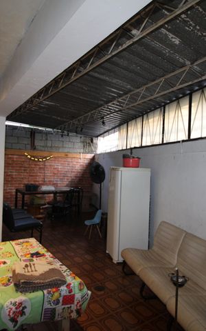 Casa à venda com 280m², 3 quartos e 2 vagasGaragem