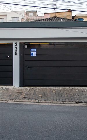 Casa à venda com 155m², 2 quartos e 2 vagasFachada + Placa 