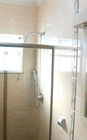 Casa à venda com 423m², 3 quartos e 6 vagasBanheiro da Suíte 2