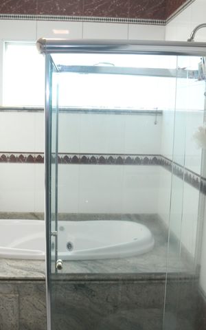 Casa à venda com 423m², 3 quartos e 6 vagasBanheiro da Suíte 1
