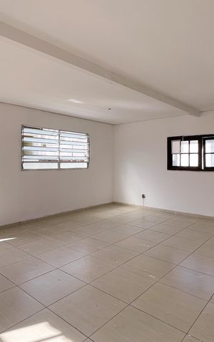 Casa à venda com 300m², 4 quartos e 4 vagas Casa à venda com 300m², 4 quartos e 4 vagasÁrea