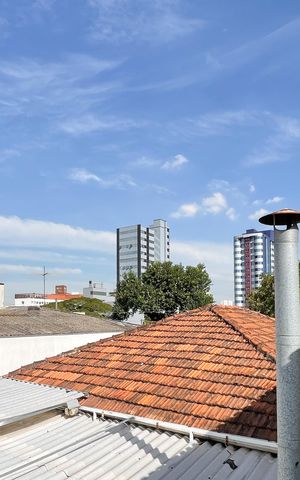Casa à venda com 300m², 4 quartos e 4 vagas Casa à venda com 300m², 4 quartos e 4 vagasVista - Sacada