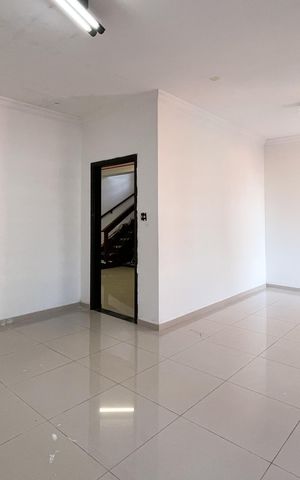 Casa à venda com 300m², 4 quartos e 4 vagas Casa à venda com 300m², 4 quartos e 4 vagasSala