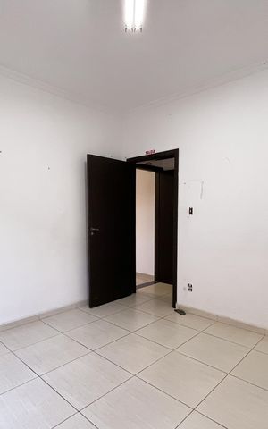 Casa à venda com 300m², 4 quartos e 4 vagas Casa à venda com 300m², 4 quartos e 4 vagasQuarto