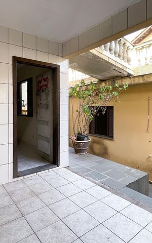 Casa à venda com 300m², 4 quartos e 4 vagas Casa à venda com 300m², 4 quartos e 4 vagasÁrea de Serviço