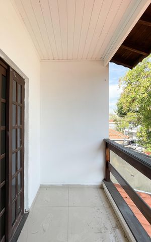 Casa à venda com 300m², 4 quartos e 4 vagas Casa à venda com 300m², 4 quartos e 4 vagasSacada