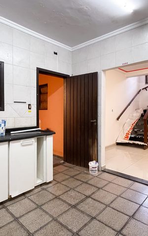 Casa à venda com 300m², 4 quartos e 4 vagas Casa à venda com 300m², 4 quartos e 4 vagasCozinha