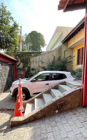 Casa à venda com 300m², 4 quartos e 4 vagas Casa à venda com 300m², 4 quartos e 4 vagasGaragem
