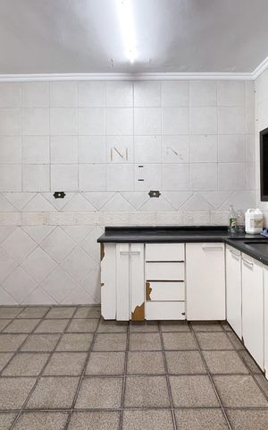Casa à venda com 300m², 4 quartos e 4 vagas Casa à venda com 300m², 4 quartos e 4 vagasCozinha