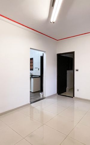 Casa à venda com 300m², 4 quartos e 4 vagas Casa à venda com 300m², 4 quartos e 4 vagasHall