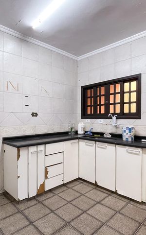 Casa à venda com 300m², 4 quartos e 4 vagas Casa à venda com 300m², 4 quartos e 4 vagasCozinha