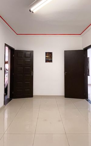 Casa à venda com 300m², 4 quartos e 4 vagas Casa à venda com 300m², 4 quartos e 4 vagasHall