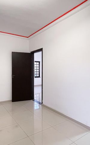 Casa à venda com 300m², 4 quartos e 4 vagas Casa à venda com 300m², 4 quartos e 4 vagasHall