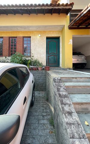Casa à venda com 300m², 4 quartos e 4 vagas Casa à venda com 300m², 4 quartos e 4 vagasGaragem