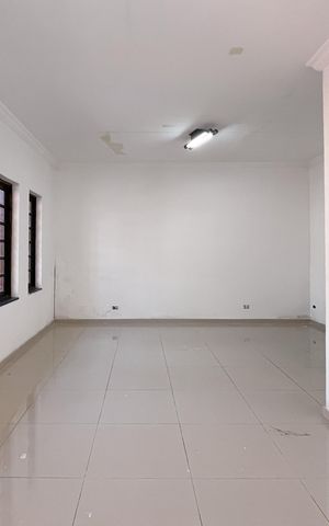 Casa à venda com 300m², 4 quartos e 4 vagas Casa à venda com 300m², 4 quartos e 4 vagasSala