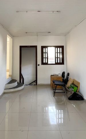 Casa à venda com 300m², 4 quartos e 4 vagas Casa à venda com 300m², 4 quartos e 4 vagasÁrea de TV