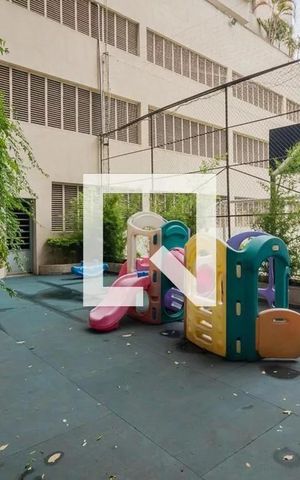 Apartamento à venda com 210m², 4 quartos e 3 vagas Apartamento à venda com 210m², 4 quartos e 3 vagasÁrea comum - Playground