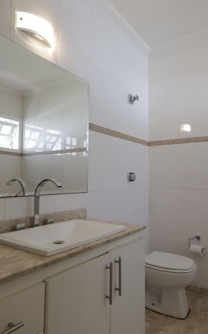 Casa à venda com 351m², 3 quartos e 3 vagasBanheiro