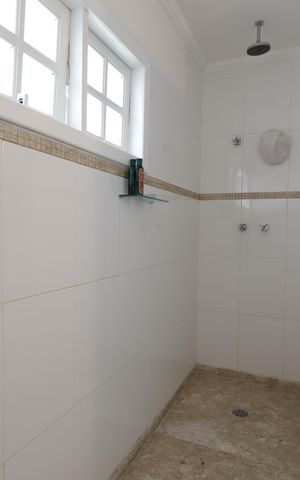 Casa à venda com 351m², 3 quartos e 3 vagasBanheiro