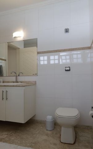 Casa à venda com 351m², 3 quartos e 3 vagasBanheiro